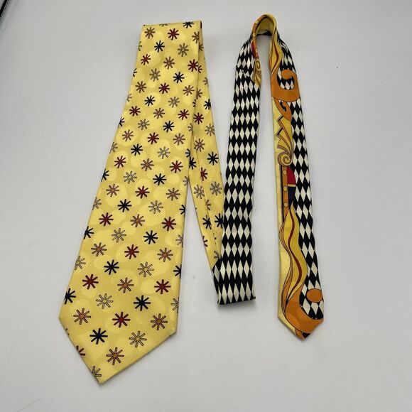 Vintage 90s V2 Versace Men's Harlequin Yellow Starburst Neck Tie 58" x 3.75" - Picture 2 of 6